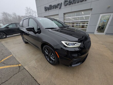 2026 Chrysler Pacifica SELECT Passenger Van