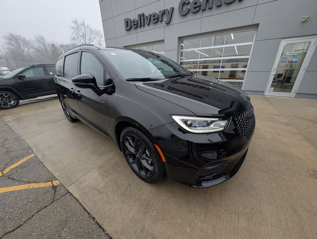 New 2026 Chrysler Pacifica SELECT Passenger Van