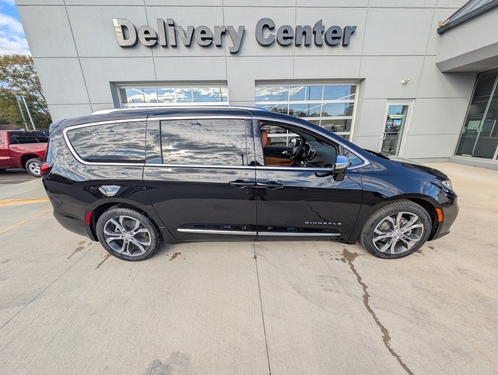 New 2026 Chrysler Pacifica PINNACLE Passenger Van