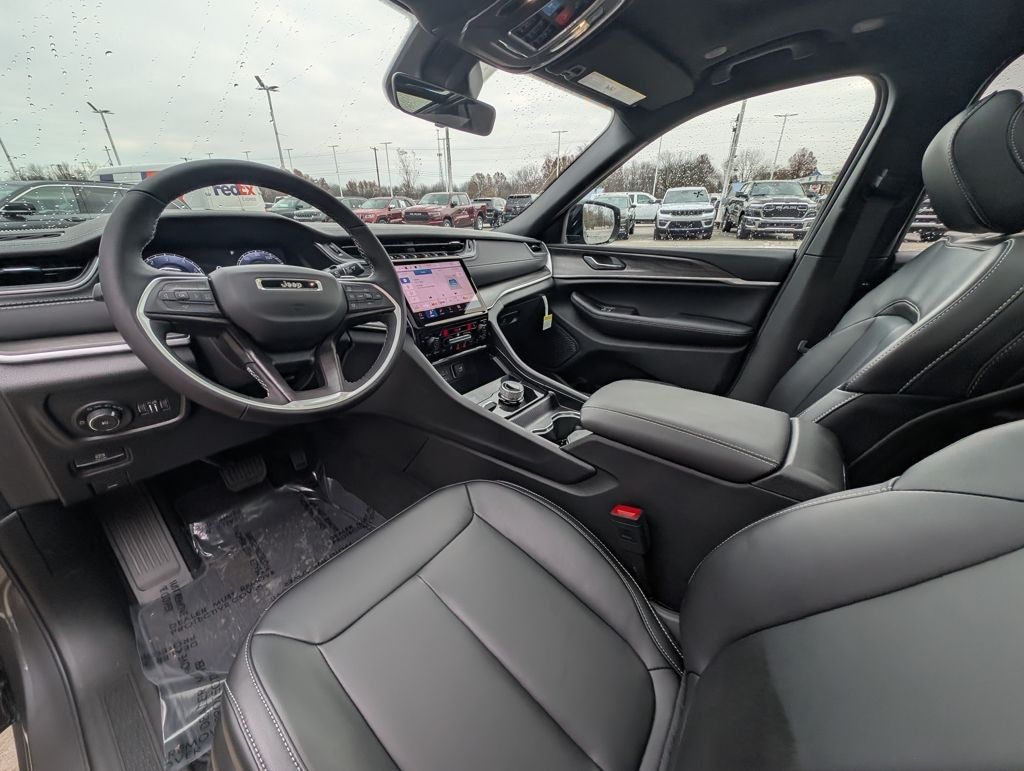 New 2025 Jeep Grand Cherokee L LIMITED 4X4 Sport Utility