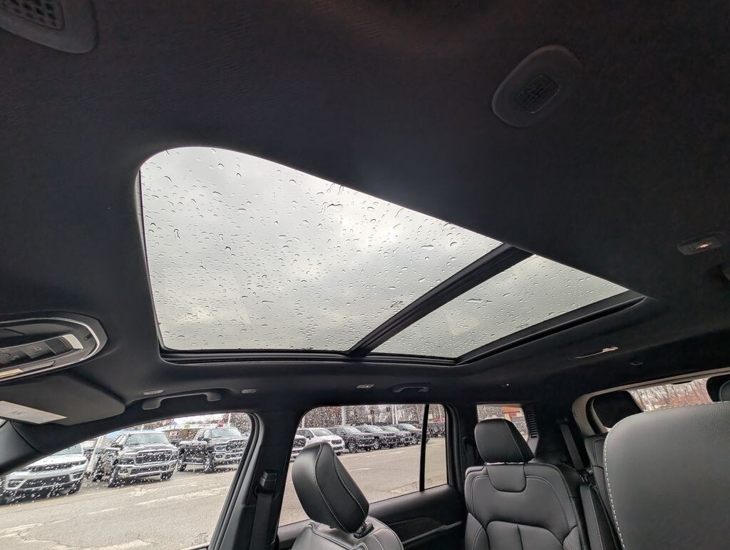 New 2025 Jeep Grand Cherokee L LIMITED 4X4 Sport Utility