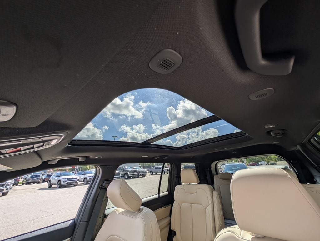 New 2025 Jeep Grand Cherokee L LIMITED 4X4 Sport Utility