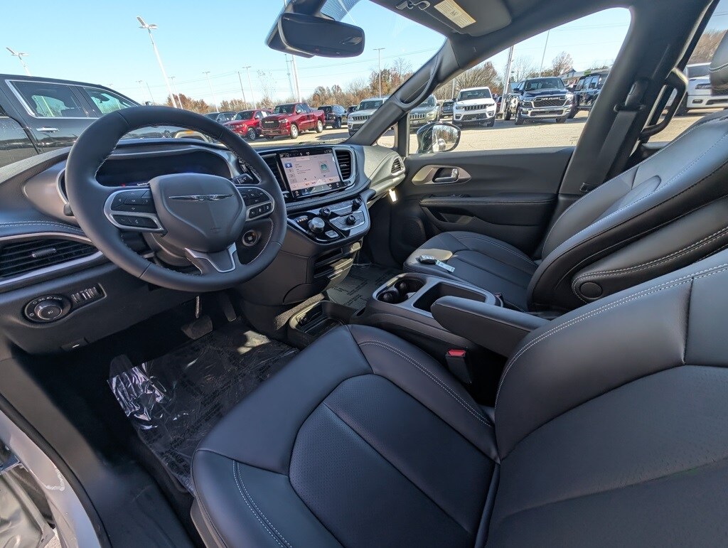 New 2026 Chrysler Pacifica SELECT Passenger Van