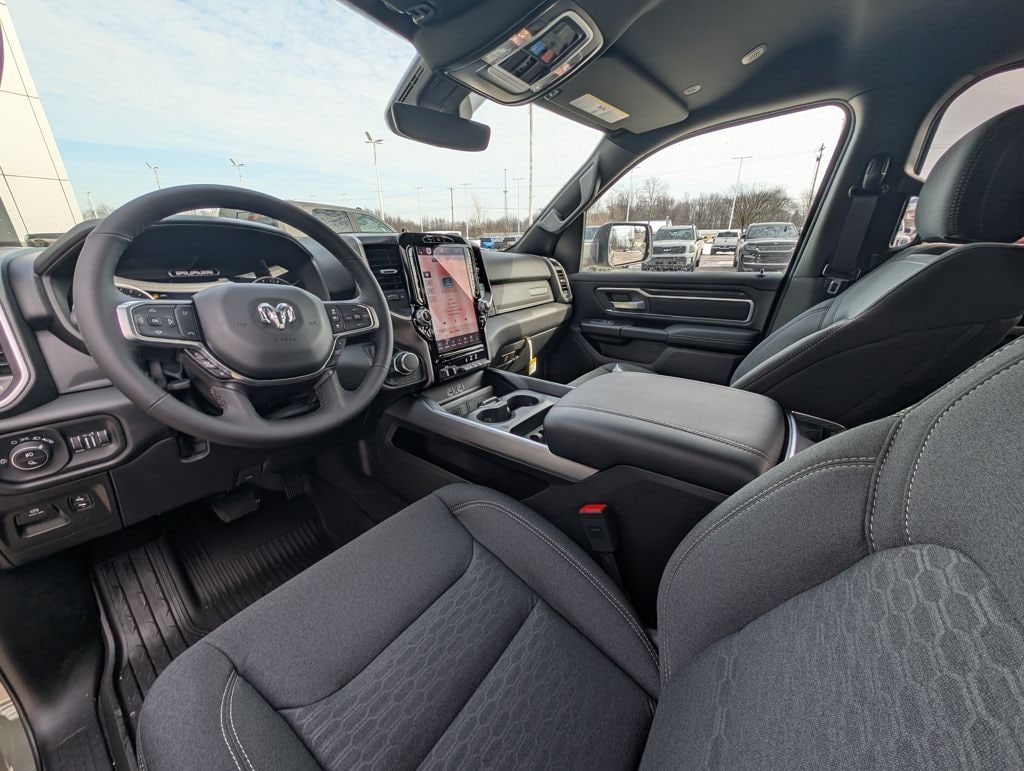 New 2026 Ram 1500 BIG HORN CREW CAB 4X4 5'7 BOX Pickup