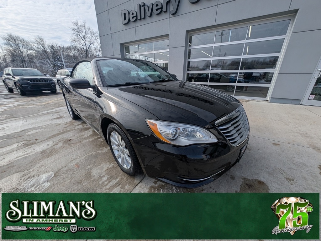 2013 Chrysler 200 Touring's photo