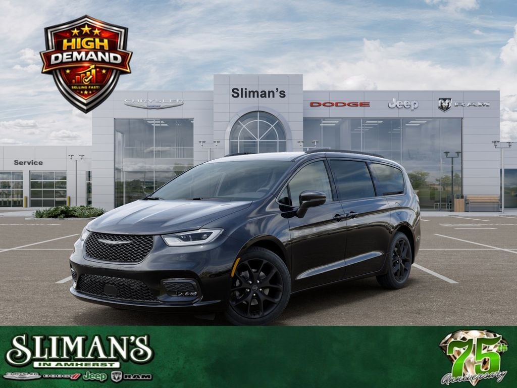 2026 Chrysler Pacifica Select's photo