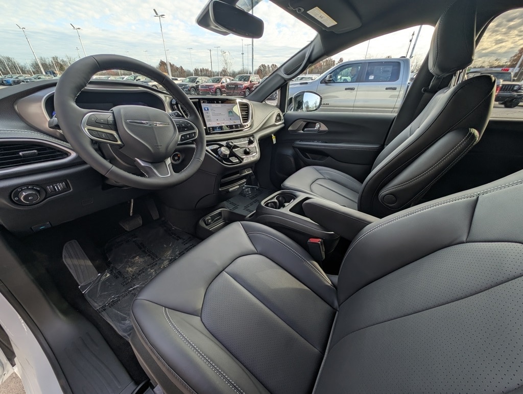 New 2026 Chrysler Pacifica SELECT Passenger Van