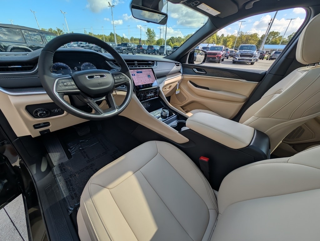 New 2025 Jeep Grand Cherokee LIMITED 4X4 Sport Utility