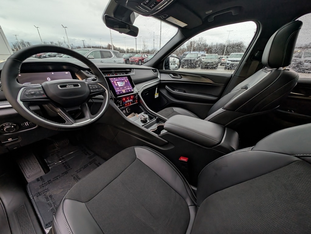 New 2025 Jeep Grand Cherokee L ALTITUDE X 4X4 Sport Utility