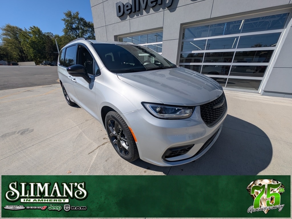 New 2026 Chrysler Pacifica SELECT AWD Passenger Van