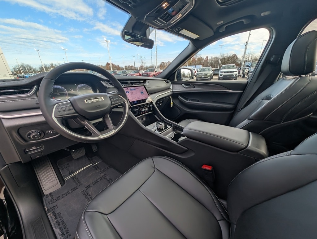 New 2025 Jeep Grand Cherokee L LIMITED 4X4 Sport Utility