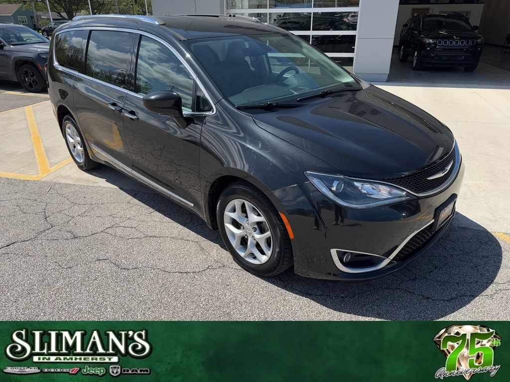 2017 Chrysler Pacifica Touring-L Plus