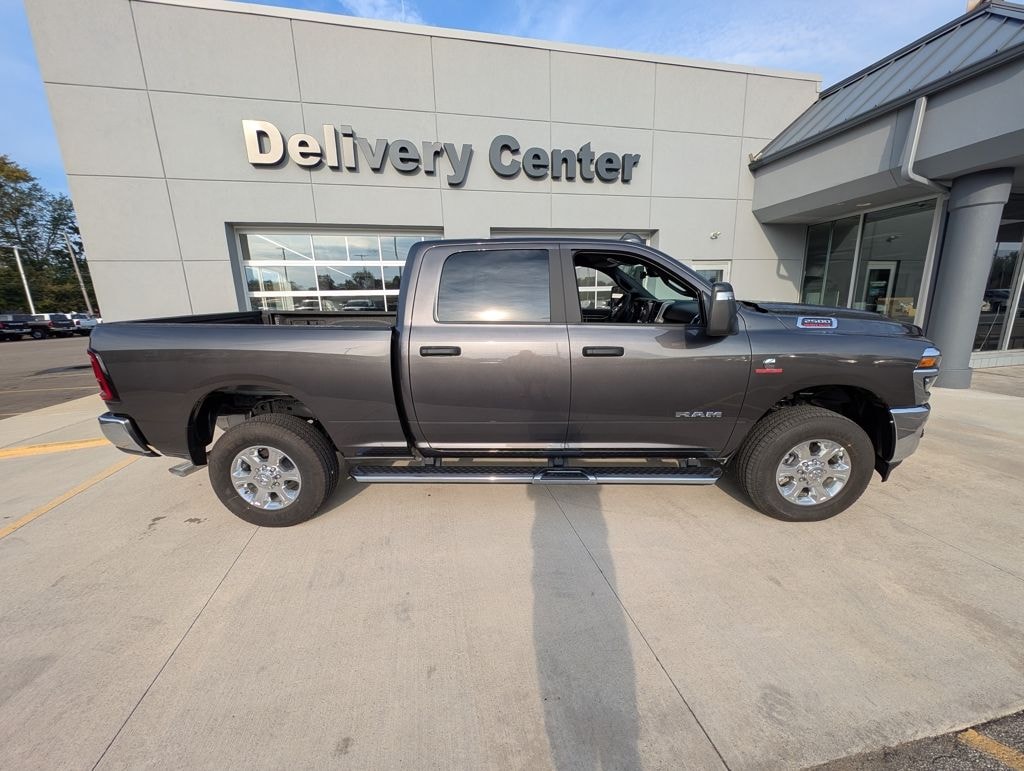 New 2025 Ram 2500 BIG HORN CREW CAB 4X4 6'4 BOX Pickup