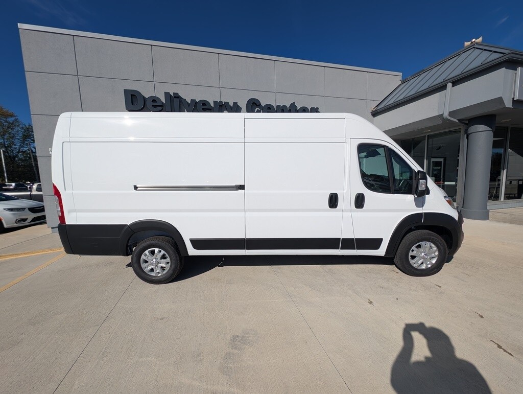 2026 Ram ProMaster 3500 Cargo Van photo 4