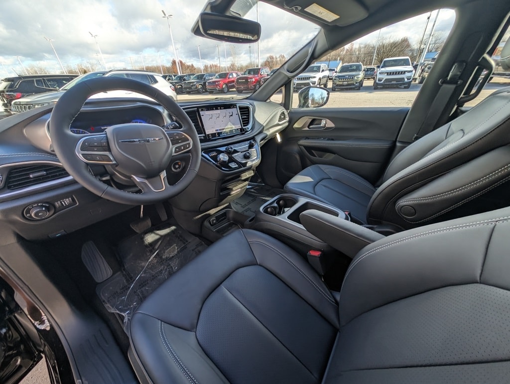 New 2026 Chrysler Pacifica SELECT AWD Passenger Van