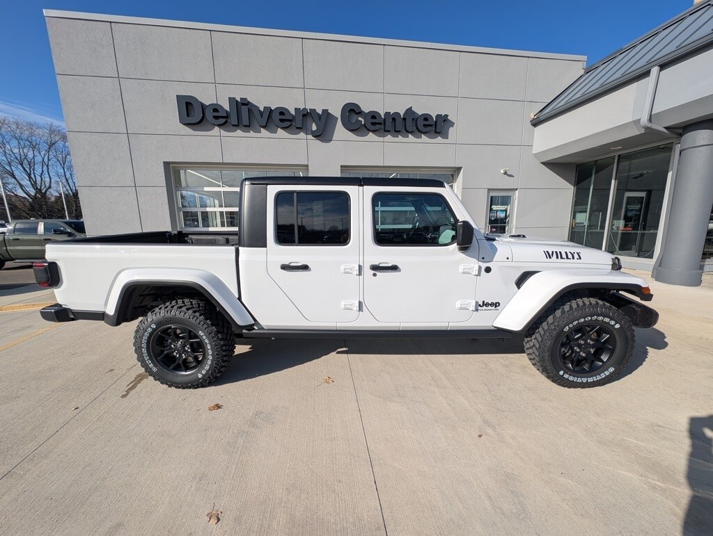 New 2026 Jeep Gladiator WILLYS 4X4 Pickup
