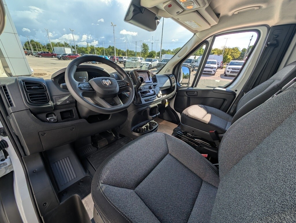 2025 Ram ProMaster 2500 Cargo Van photo 2