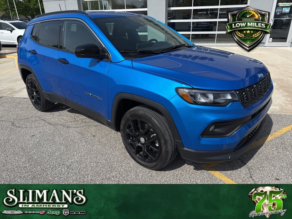 2024 Jeep Compass Latitude Lux 4X4's photo