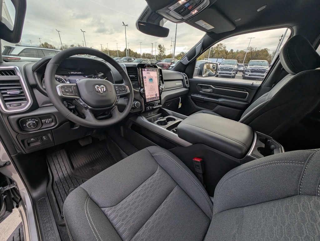 New 2026 Ram 1500 BIG HORN CREW CAB 4X4 5'7 BOX Pickup