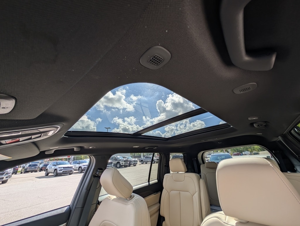 New 2025 Jeep Grand Cherokee L LIMITED 4X4 Sport Utility