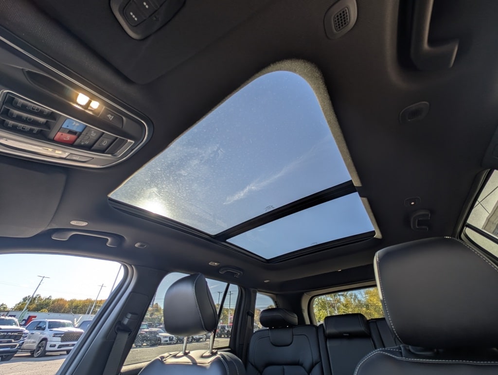 New 2025 Jeep Grand Cherokee LIMITED 4X4 Sport Utility