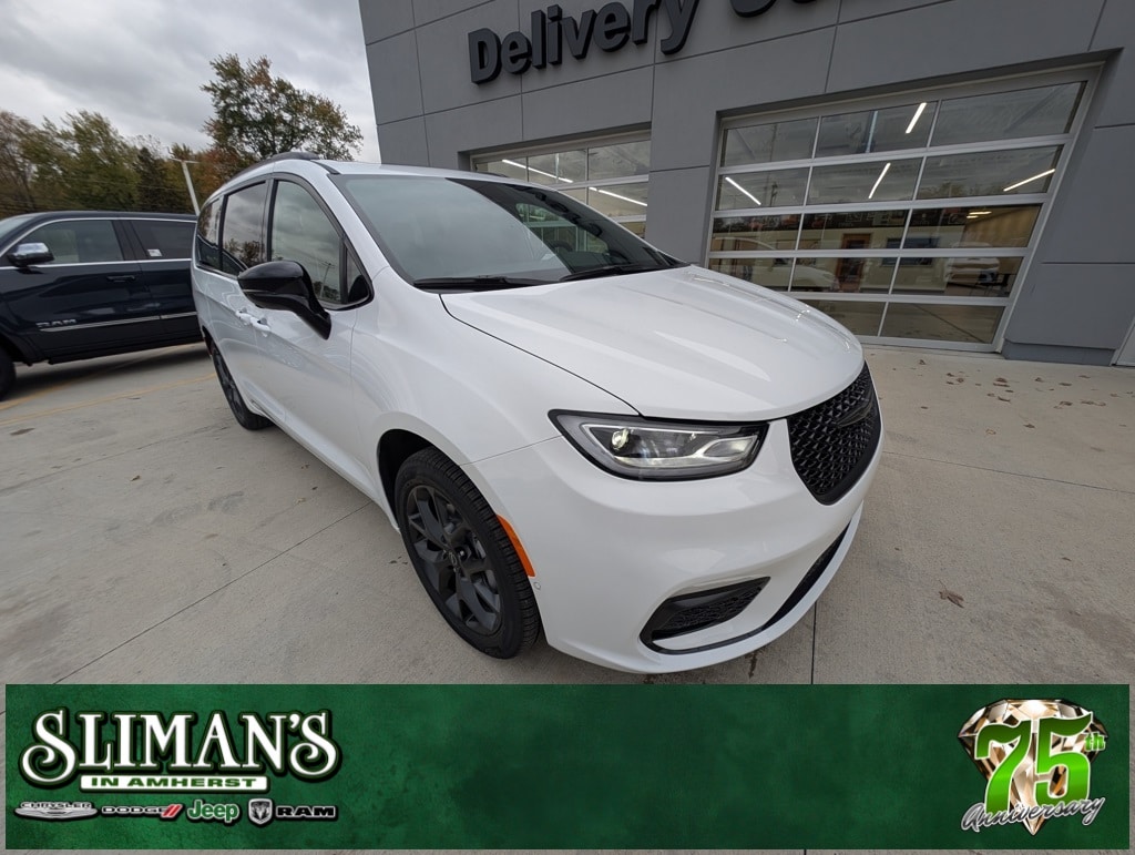 New 2026 Chrysler Pacifica LIMITED AWD Passenger Van