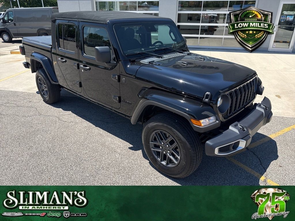 2024 Jeep Gladiator Sport S's photo