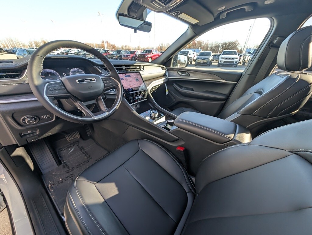 New 2025 Jeep Grand Cherokee L LIMITED 4X4 Sport Utility