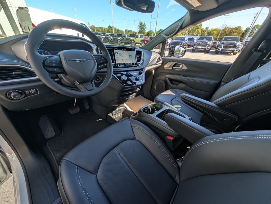 New 2026 Chrysler Pacifica SELECT Passenger Van