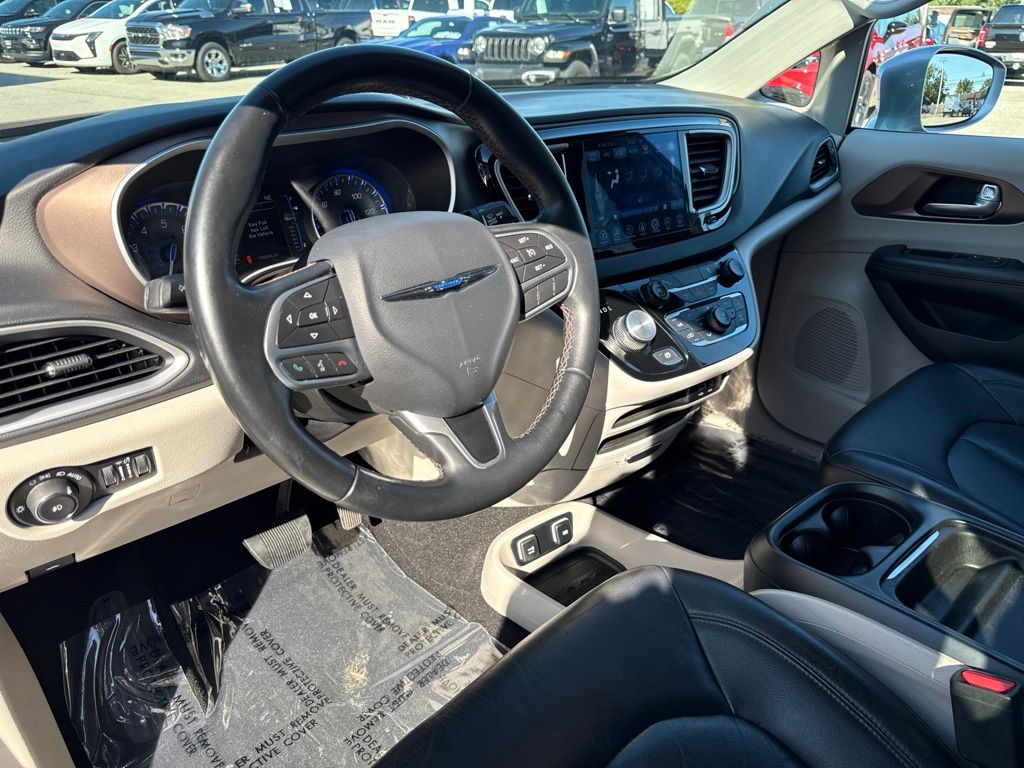 Used 2017 Chrysler Pacifica Touring-L with VIN 2C4RC1BG5HR668053 for sale in Amherst, OH