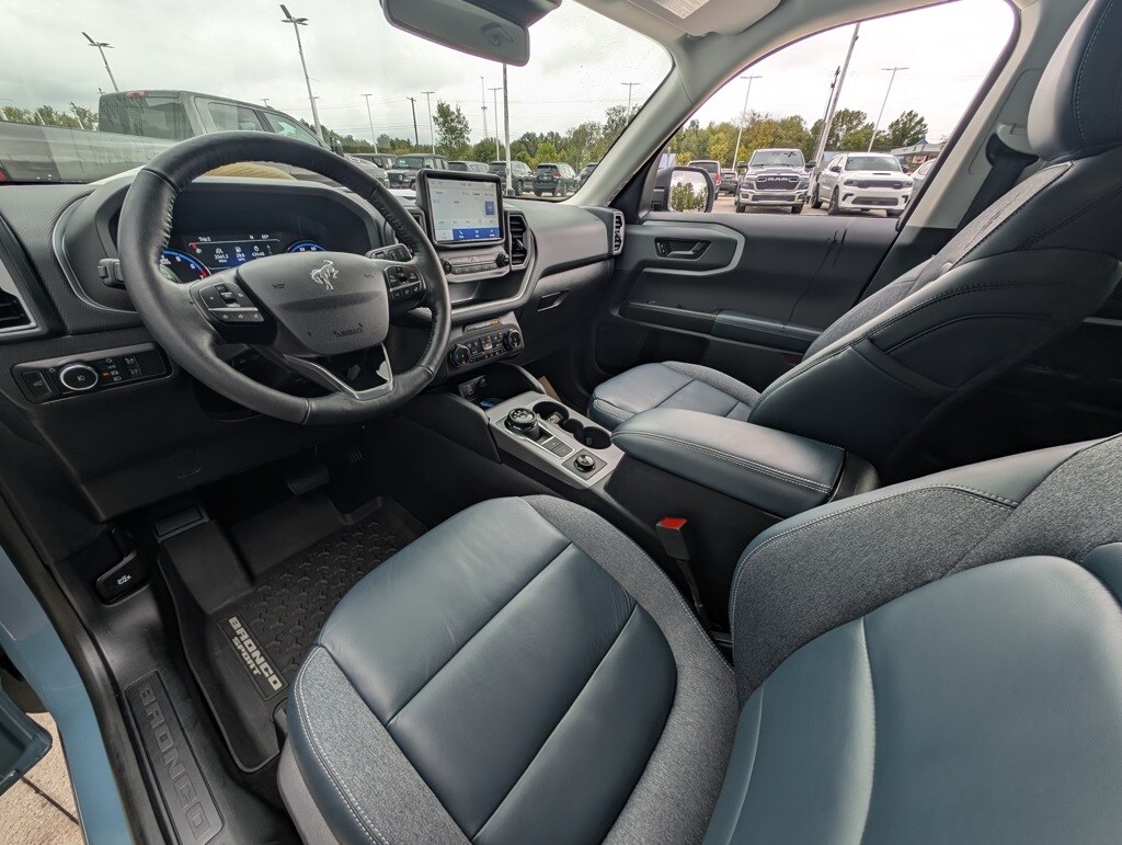 2023 Ford Bronco Sport Outer Banks photo 2