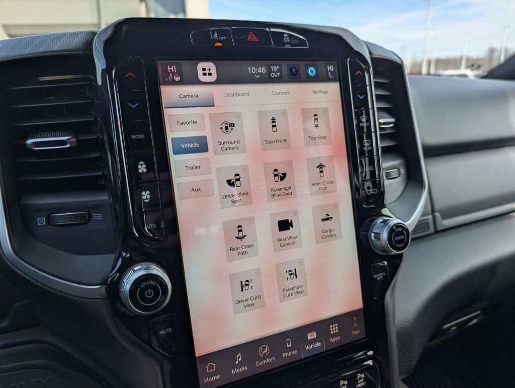 New 2026 Ram 2500 BIG HORN CREW CAB 4X4 6'4 BOX Pickup