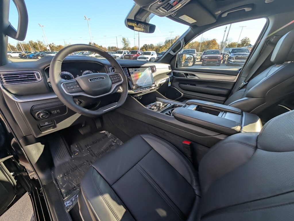 2025 Jeep Wagoneer Carbide photo 2