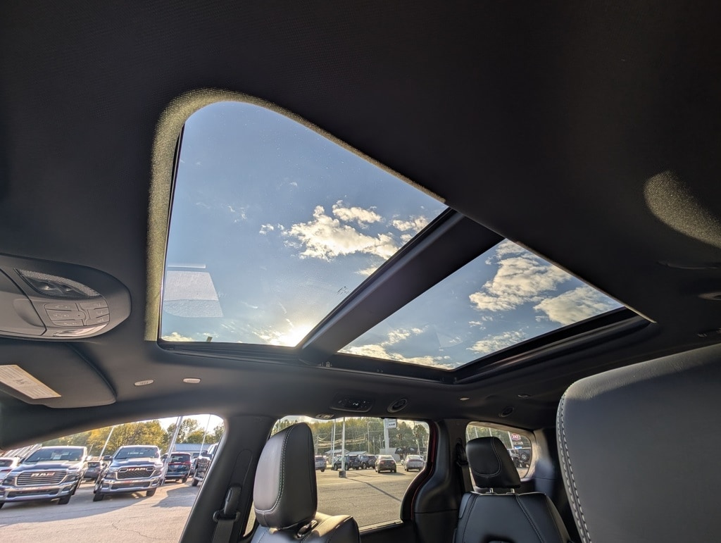 New 2026 Chrysler Pacifica SELECT Passenger Van