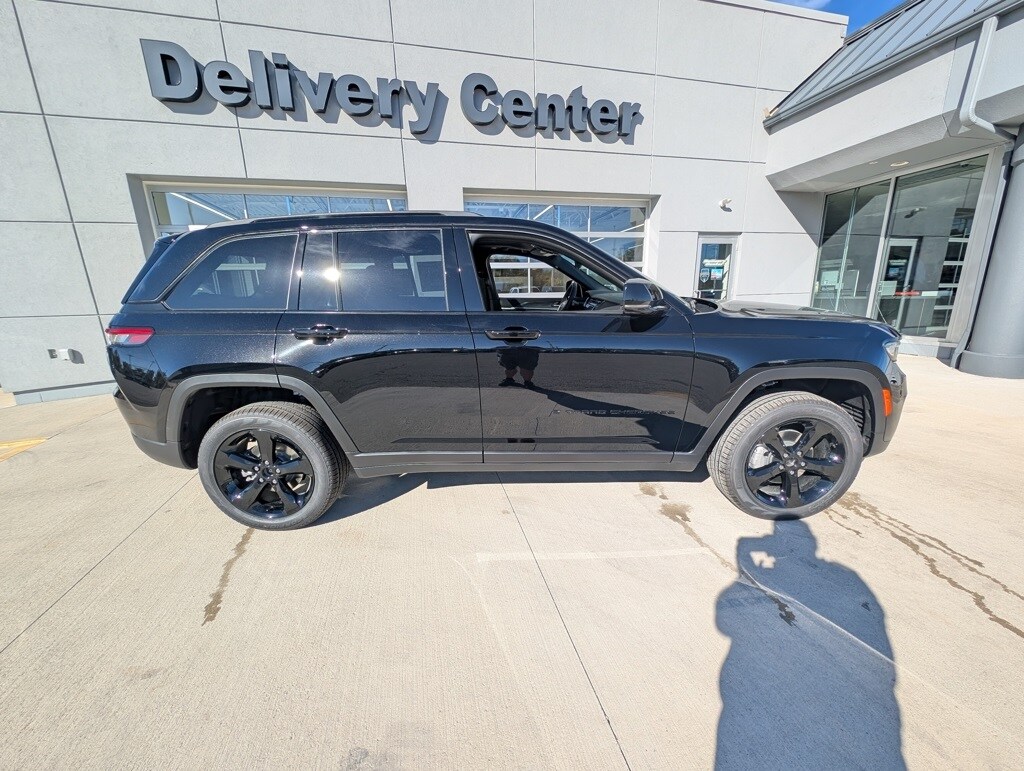 2025 Jeep Grand Cherokee Limited photo 4