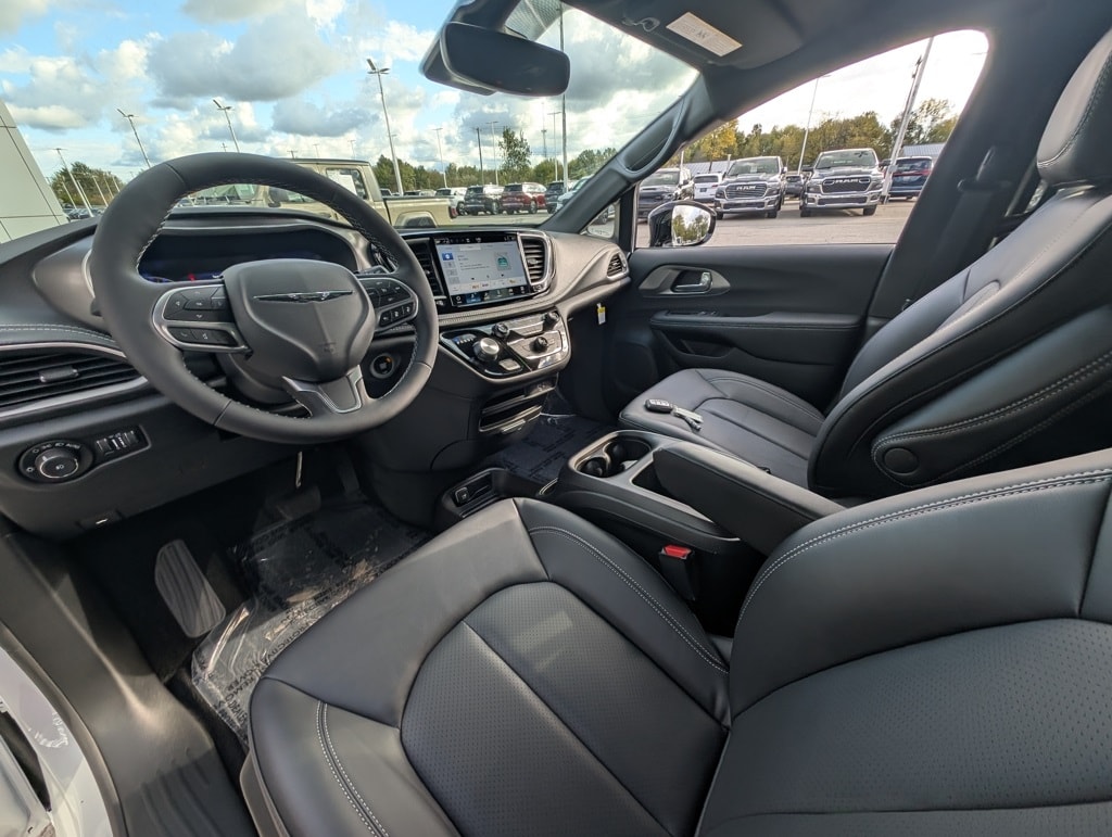 New 2026 Chrysler Pacifica SELECT Passenger Van
