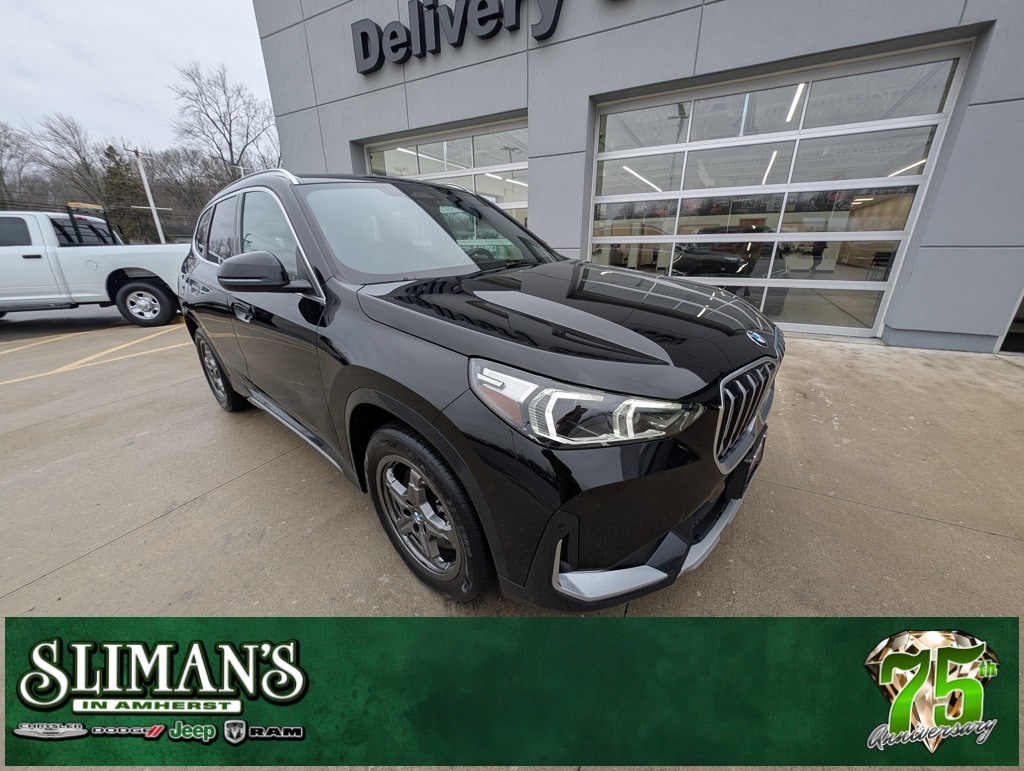 2025 BMW X1 28i's photo