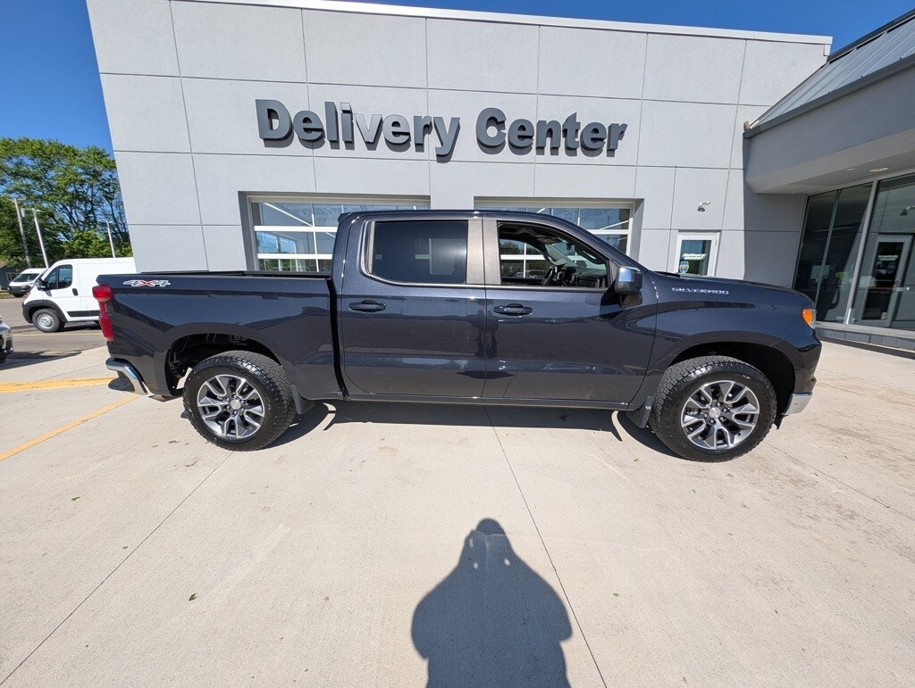 2022 Chevrolet Silverado 1500 LT photo 4