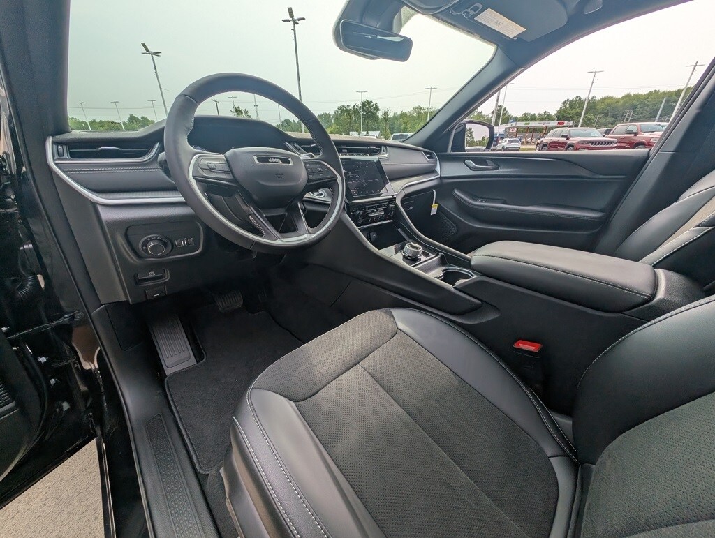 2025 Jeep Grand Cherokee Altitude X photo 2