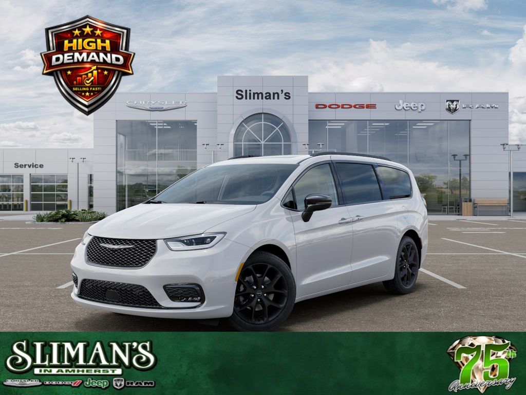 2026 Chrysler Pacifica Limited's photo