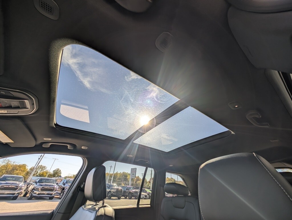 2025 Jeep Grand Cherokee Limited photo 3
