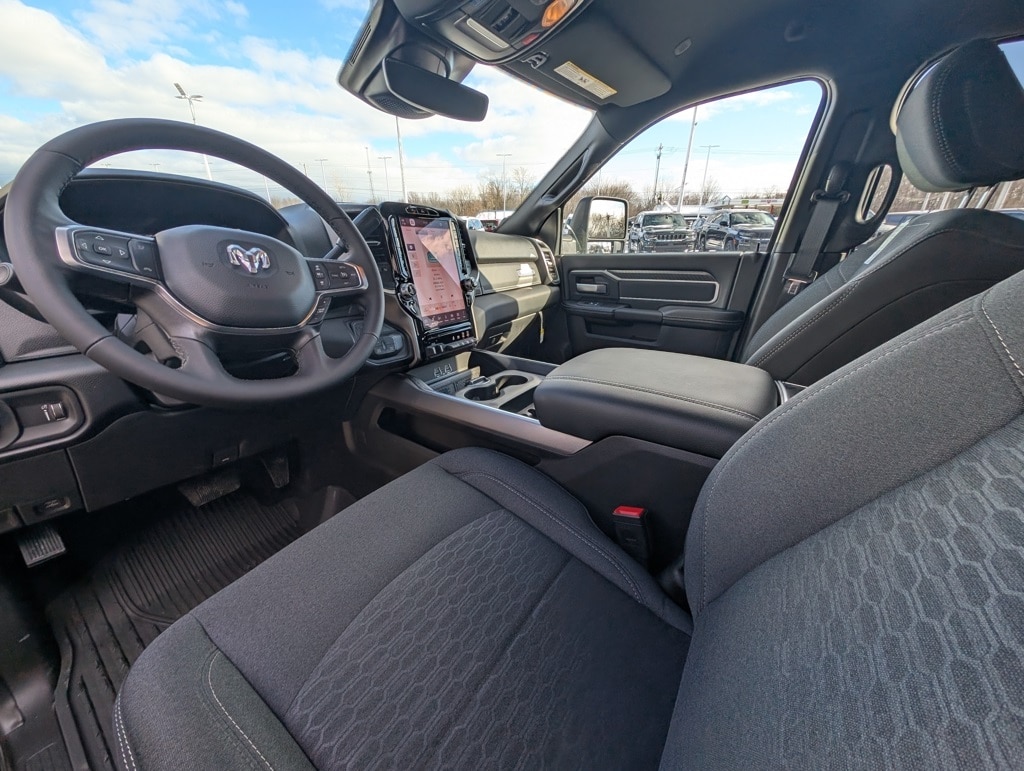 New 2026 Ram 2500 BIG HORN CREW CAB 4X4 8' BOX Pickup