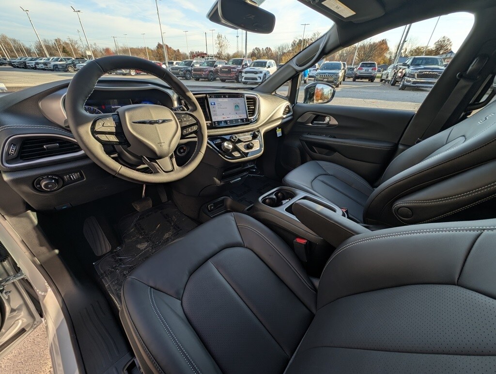 New 2026 Chrysler Pacifica SELECT Passenger Van