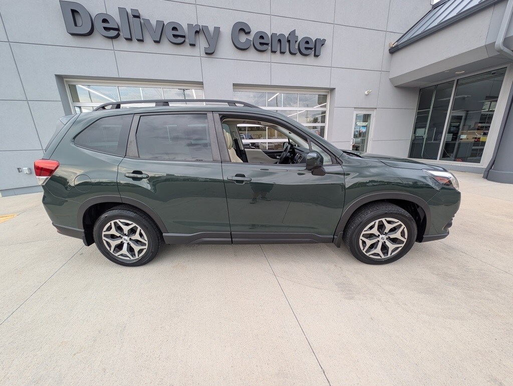 2023 Subaru Forester Premium Base photo 4