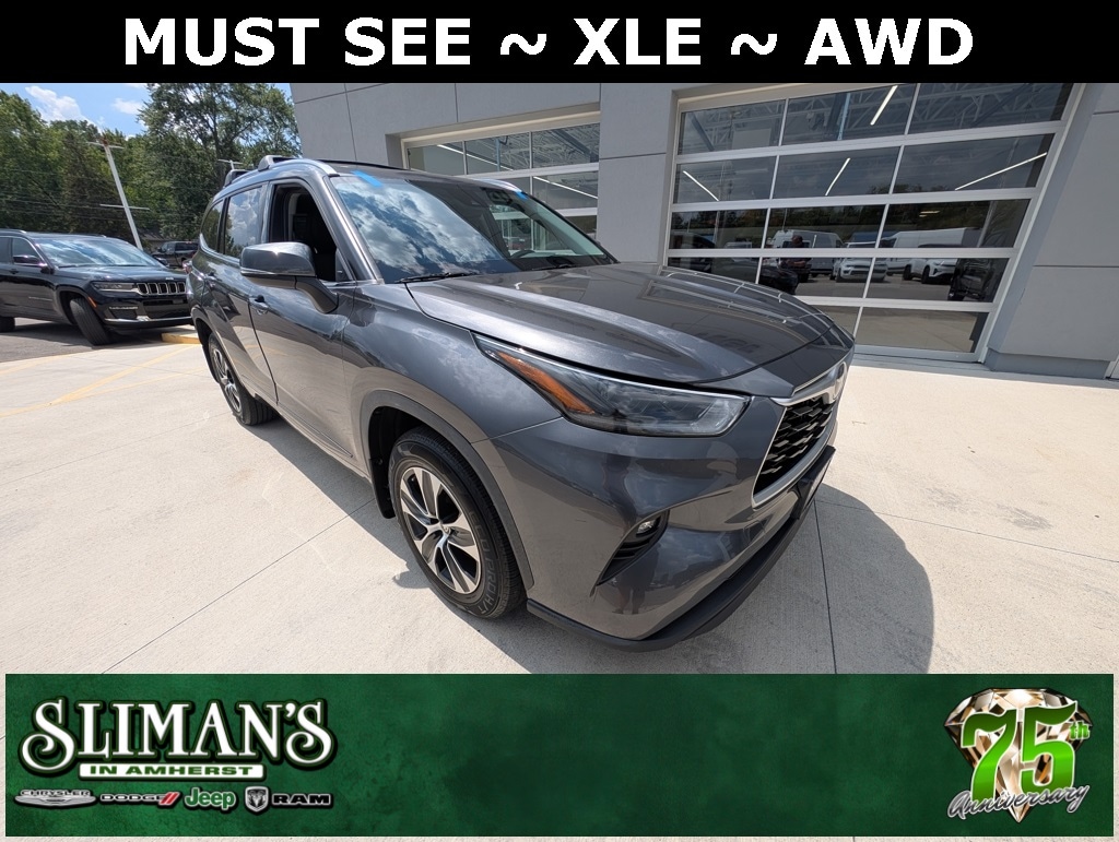 2021 Toyota Highlander XLE's photo