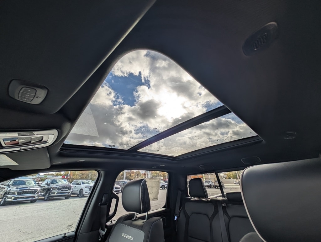 New 2026 Ram 1500 LARAMIE CREW CAB 4X4 5'7 BOX Pickup