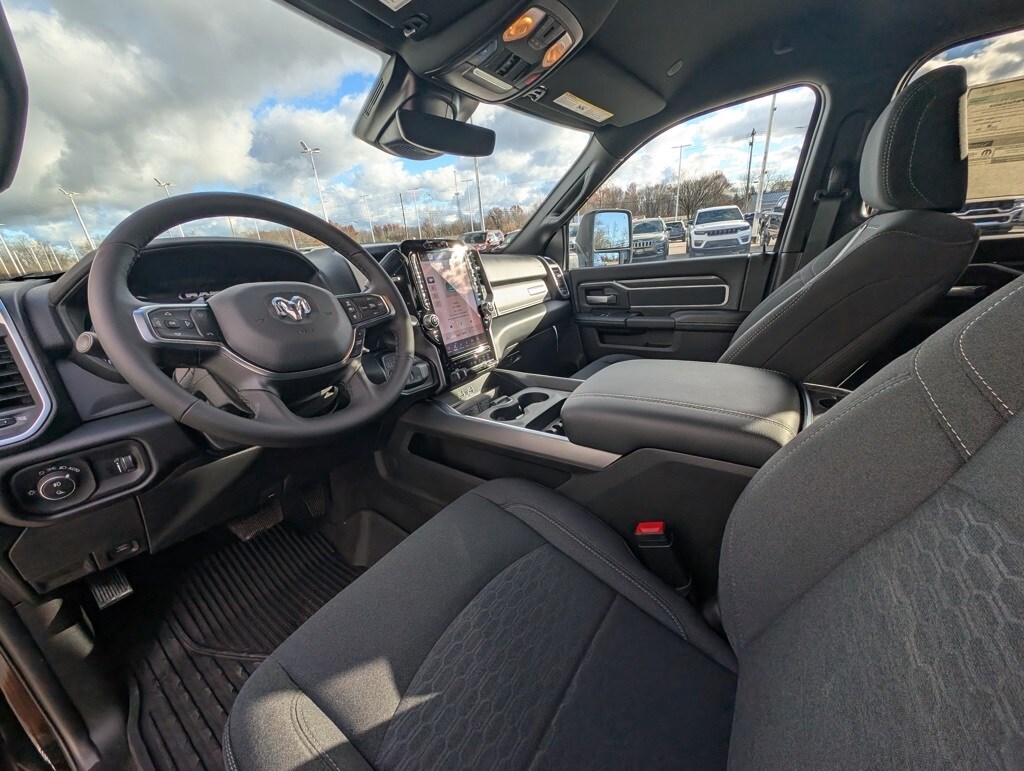 New 2026 Ram 3500 BIG HORN CREW CAB 4X4 8' BOX Pickup