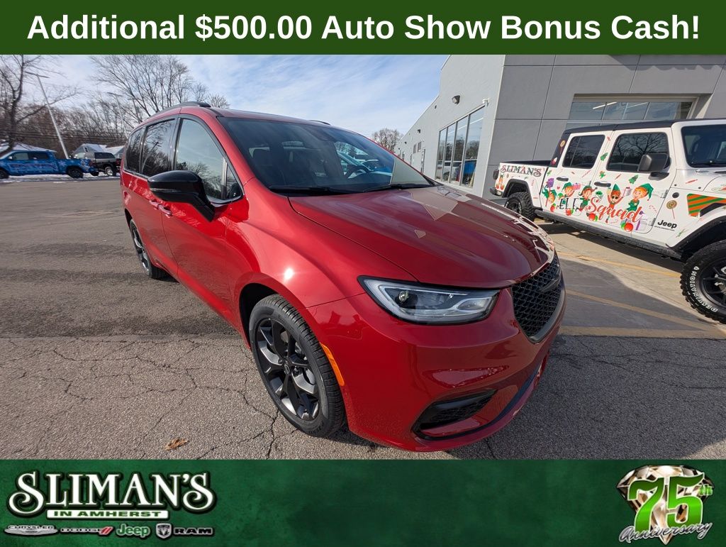 2026 Chrysler Pacifica Passenger Van 