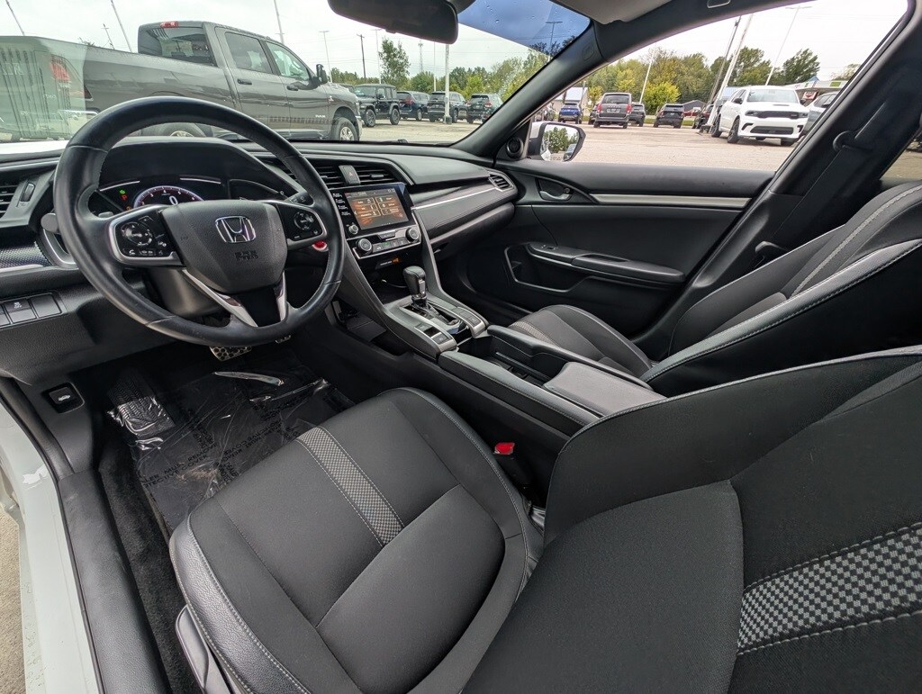2019 Honda Civic Sport photo 2