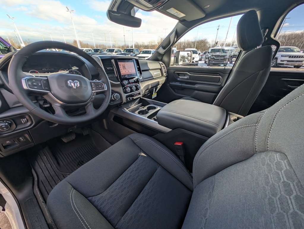 New 2026 Ram 1500 BIG HORN CREW CAB 4X4 6'4 BOX Pickup